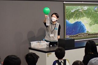 サイエンスライブ 化学反応でふうせんをふくらませよう 化学反応でふうせんをふくらませよう