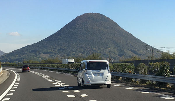 図３　飯野山